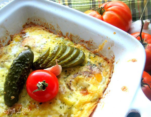 Украшаем маринованным огурчиком, помидорчиком и сразу подаём семье на ужин)))