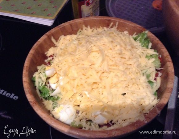 Все ингредиенты смешиваем, кроме гренок.