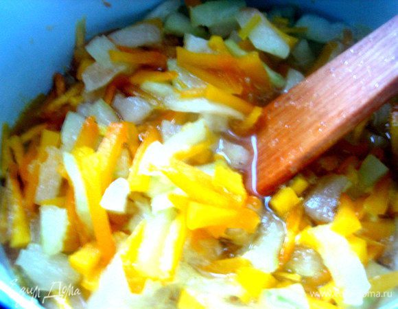 Ставим на огонь и минут 10 поварим.