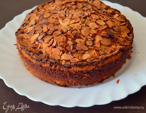 Готовый бисквит остудить в форме и извлечь. Вот он красавец! 