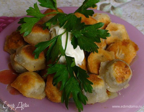 Подавать со сметанкой и петрушечкой.
Приятного аппетита!