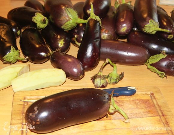 Баклажаны вымыть, очистить, 