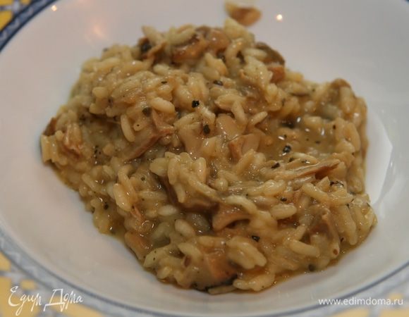 Присыпать оставшимся пармезаном и тут же подавать.