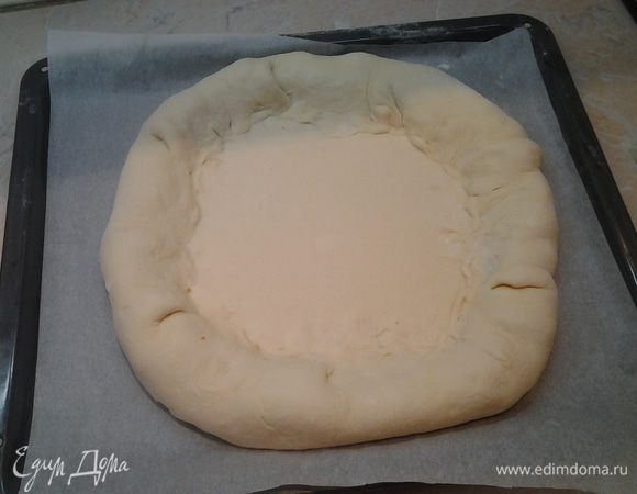 Закрываем рыбу тестом, чтобы получился валик. Разрезаем валик на сегменты и каждый поворачиваем на 90 градусов. Получаетя ромашка