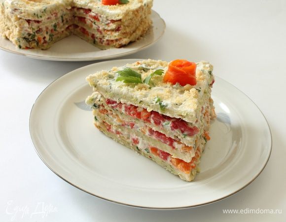 А затем нарезаем на порции и подаем на стол. Приятного вам аппетита!