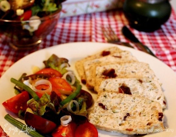 Выпекать при 180*С маленькие формы - около 40 минут, большие-чуть больше часа. Готовые мясные булки выложить из форм, нарезать на кусочки и подавать с салатом из свежих овощей. Приятного аппетита!