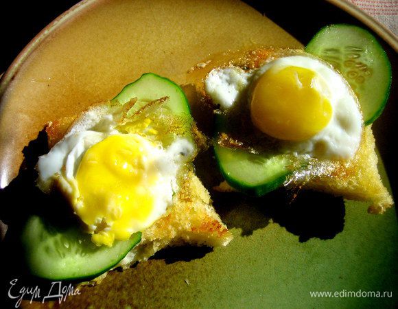 Их можно подать так..., с огурчиком.