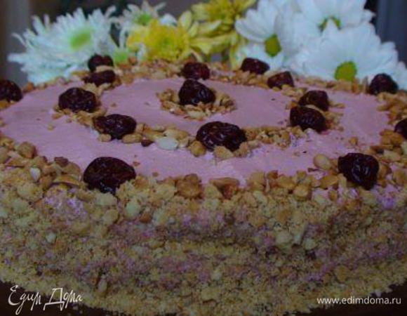 Смазываем бока торта кремом. 
Бока можно украсить крошкой из обрезков коржей (измельчаем, как и орехи).
Сам торт украшаем по своему вкусу и фантазии.
Мне захотелось, чтобы у простого торта и украшение было простым.
Даем тортику пропитаться ночь в холодильнике.
Приятного аппетита!