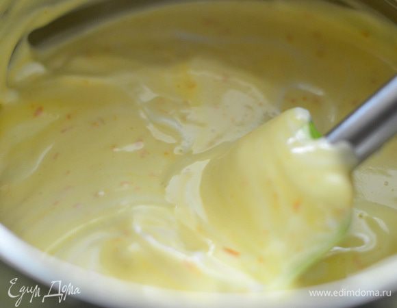 Мешать заворачивающими движениями снизу вверх.