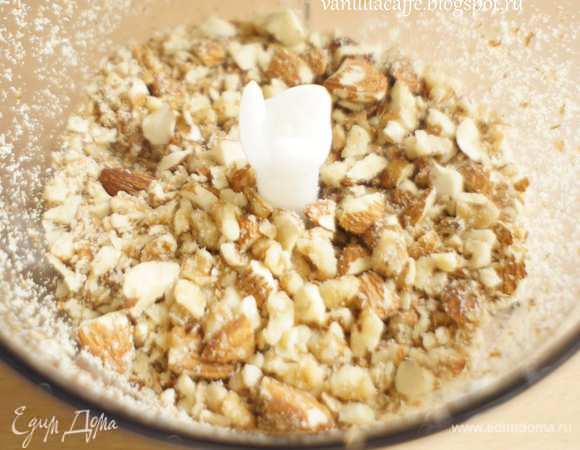 Орехи порубить.