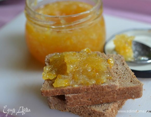 Готовый джем разложим в баночки и можно держать в холодильнике до 2-х месяцев. Наслаждаемся утром на завтрак с булочкой  или хлебом. Я люблю с коктейльным ржаным хлебом.