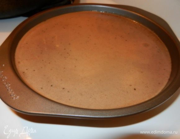 Залить в подготовленные смазанные формы и поставить выпекать в духовке при темп. 190 град. С (375 F) 40-45 минут. Проверять готовность зубочисткой.