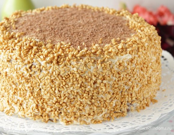 Обмазать кремом и украсить по желанию.