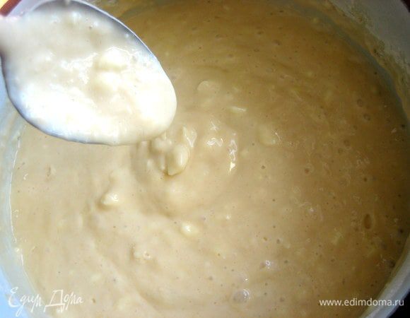 Вот такое полужидкое тесто должно получиться. Как густая сметана.