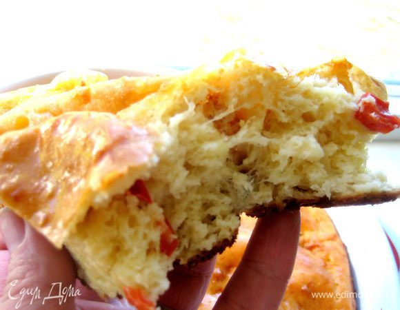 А в тёплом виде даже видны тянущиеся кусочки брынзы... Чем не счастье для кулинара?))) Кстати,отличная альтернатива пицце!!!