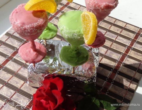 И последний штрих: приклеить глазурью лимонные дольки. Охладить.