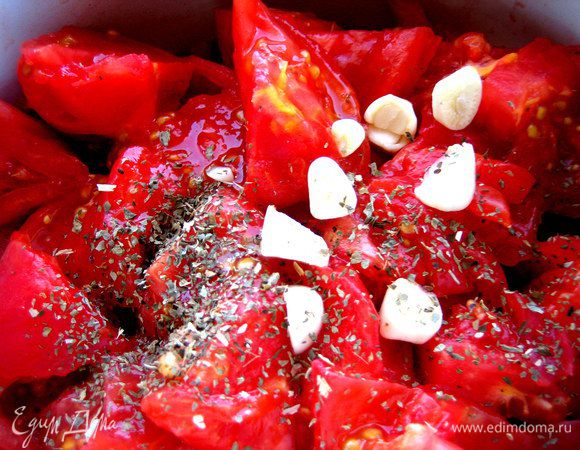 Теперь добавляем, что душа просит! Сухой или свежий базилик...