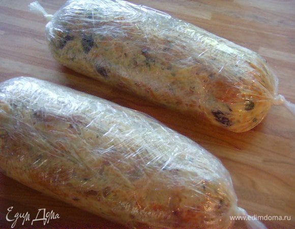 У меня получилось 2 батончика, т. к. не нашлось подходящей большой кастрюли. 