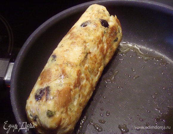 Готовый кнедлик порезала острым ножом на порции. За счёт такого щадящего метода приготовления, он получился очень нежным и сочным.
Приятного аппетита!!