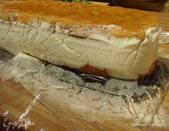 Так выглядит охлаждённый торт- десерт. Развернуть плёнку.