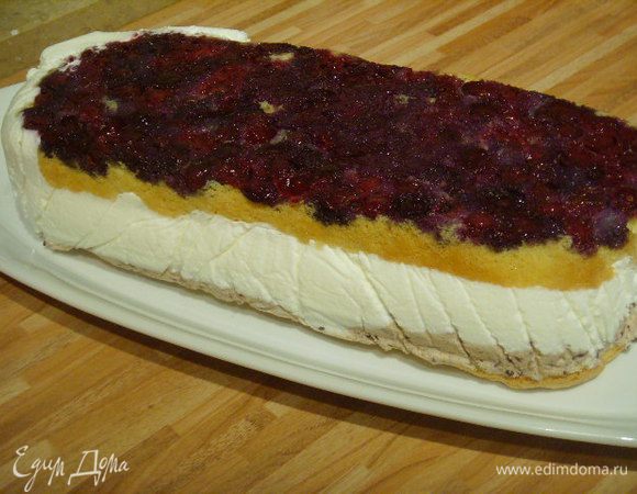 Выложить торт на блюдо.