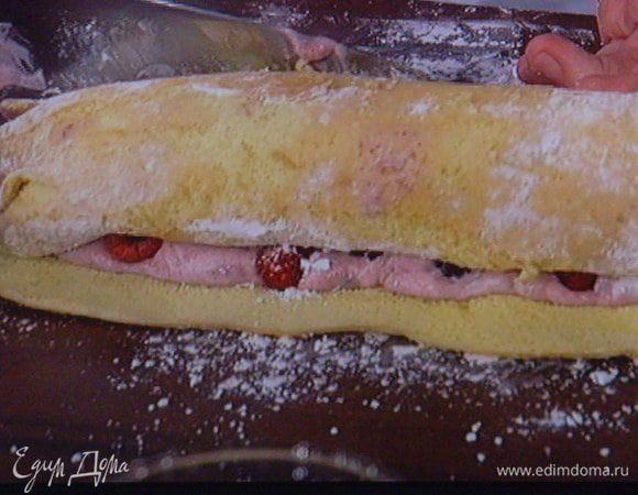 завернуть в пищевую пленкуи отправить в холод минимум на 3 - 4 часа, лучше на ночь.