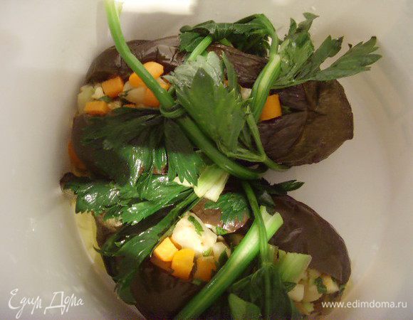 Так поступить со всеми баклажанами. Поставить под гнёт. Квашение происходит в течении 3 - 4 дней при комнатной температуре. Потом баклажанчики нужно хранить в холодильнике. Приятного аппетита !!