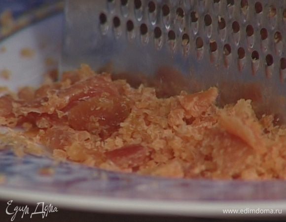 Ботаргу натереть на мелкой терке.