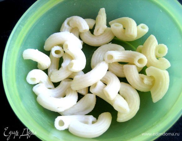 Вместо булки я иногда использую вчерашние макароны. Ну куда ещё деть полпорции рожков, например?