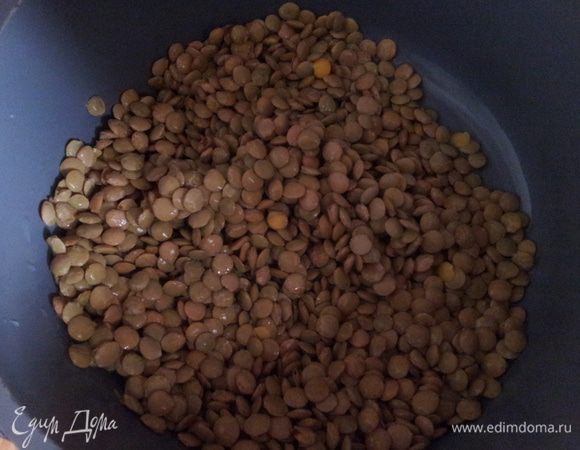 Чечевицу нужно хорошо промыть.