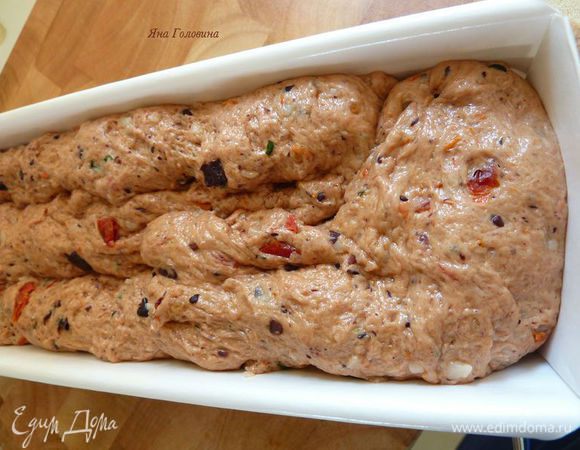 Переложить тесто в форму для кексов или хлеба с 28 см длиной.
