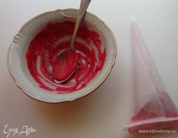 Тесто разложить в корнетики (очень удобно!) или кондитерский шприц.