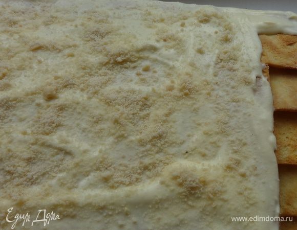 Чередовать посыпку коржей: миндаль ...