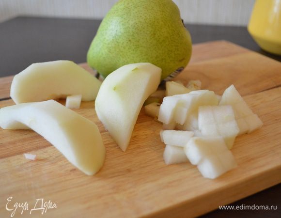 груши также режем на кубики как и ветчину