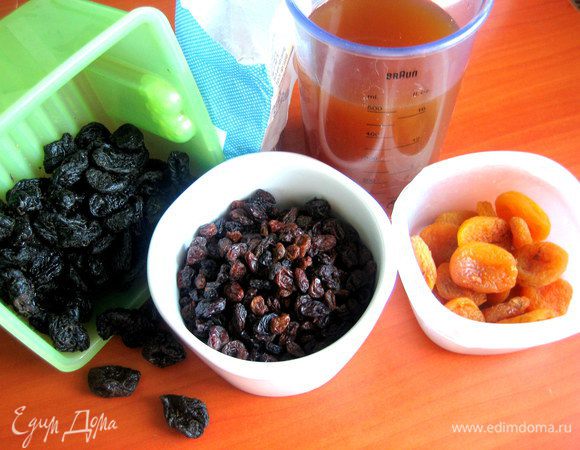 Продукты... Сухофрукты могут меняться по количеству, а вместо сока можно взять сушёные яблоки!