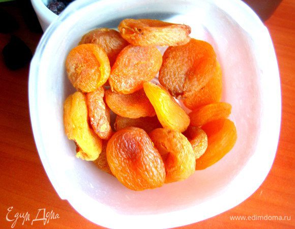 Я очень люблю курагу, ем её, когда хочется сладкого, а тут она кстати "как доктор прописал"!