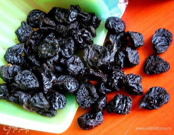 Чернослив тоже отлично поведёт себя в супе, но он легче, поэтому по объёму столько же, как и кураги берём.