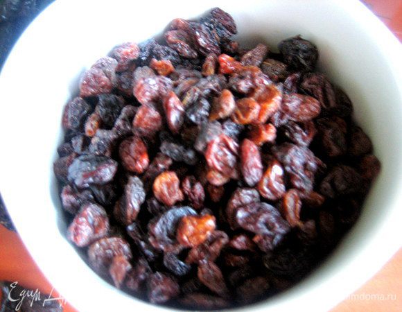 Изюм... Ну куда ж без него)))
