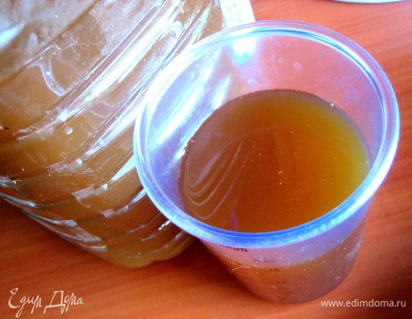 Отмеряем яблочный сок (или простую воду).