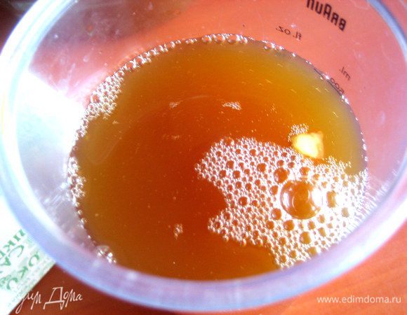 Отмеряем 2 литра сока.