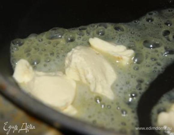 Растопить сливочное масло.