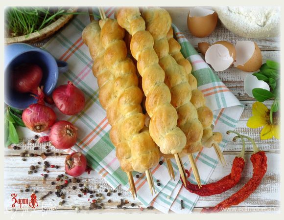 Небольшие советы: Травки или зелень можно использовать по своему усмотрению, так же в тесто можно добавить мелко нарезанные овощи (лук, сладкий перец и т.д.). Можно использовать семя льна, отруби, зерненую горчицу, кунжут и мак. Все зависти от вашего вкуса и фантазии. В любом варианте он превосходен. 