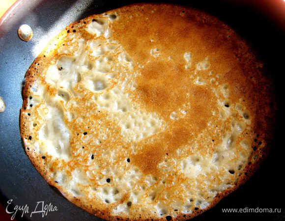 Переворачиваем и жарим до нужной золотистости!