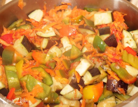 Перемешать, дать  закипеть и варить минут 30 при постоянном помешивании. 