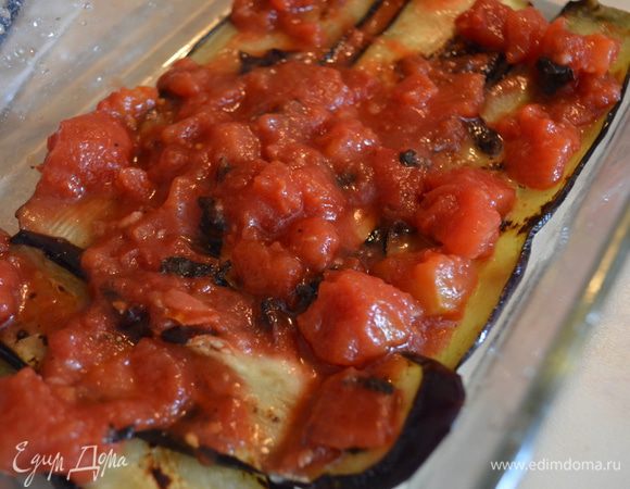 Смазать их томатным соусом