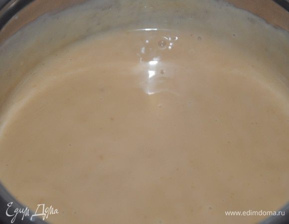 Пуддинг развести в 4 ст.л. грушевого сока. Оставшийся сок довести до кипения и смешать с разведенным пудингом. При помешивании всыпать оставшийся сахар и дать закипеть.