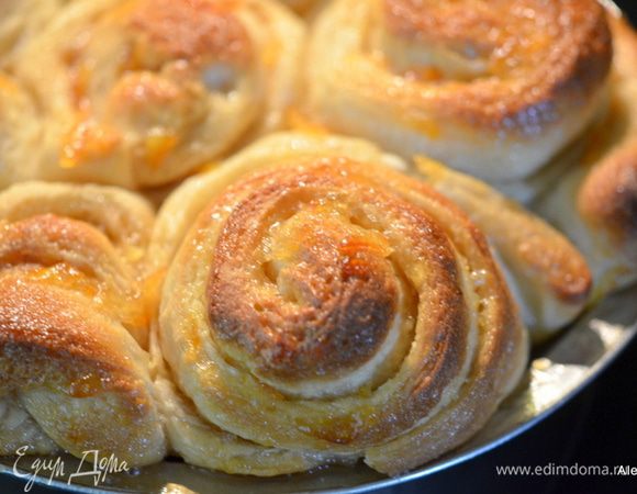 Поставим в разогретую духовку и выпекаем при 190 гр. примерно 15-18 мин. Можно прикрыть сверху фольгой, чтоб слой сверху был красивым при выпечке.