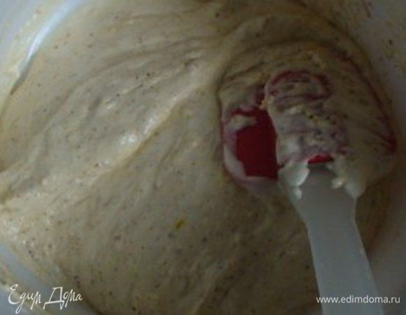 Высыпаем сверху миндаль и также перемешиваем.