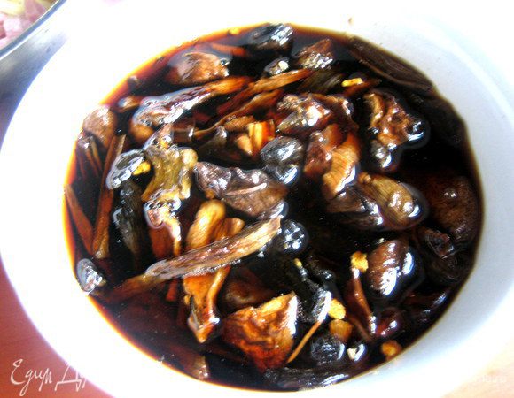 Я зашпарила кипятком для быстроты и накрыла блюдцем.