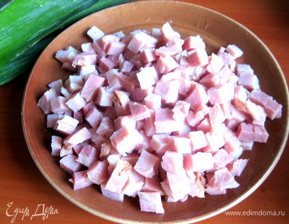 Нарезать кубиками.